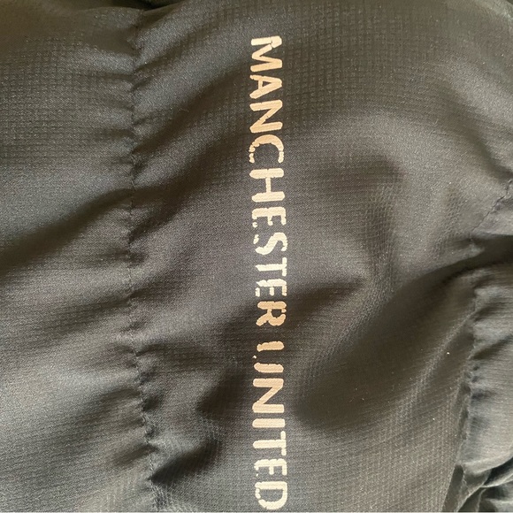 Big Kids Nike Manchester United AIG Black Puffer Coat M - Picture 8 of 9